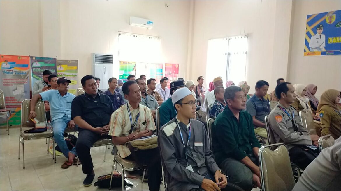 Para peserta yang berhadir di acara sosialisasi kependudukan dan pencatatan sipil tahun 2023 yang dilaksanakan oleh Disdukcapil HST.(foto : yufanata/brt)