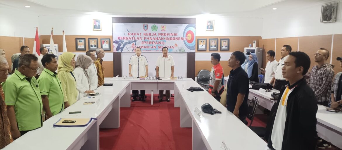 Perpani Kalsel saat melakukan Raker, Sabtu (24/6/2023) di Sekretariat KONI Kalsel. (foto: Tolah/brt)