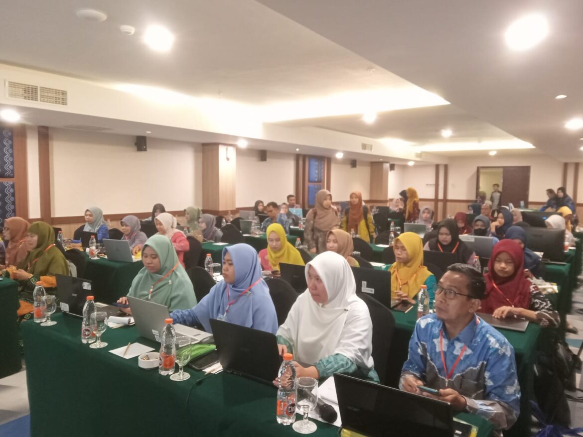Bimbingan Teknis Pengelolaan Perpustakaan Berbasis Teknologi dan Informasi yang turut diikuti pengelola perpustakaan di Rutan Kelas IIB Barabai Kabupaten HST.(foto : yufanata/brt)