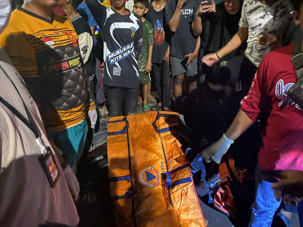 LAKA MAUT-Diduga laka maut menimpa gadis di Jembatan Basirih, warga Jalan Tembus Mantuil Banjarmasin ini tewas di TKP, Selasa (6/6/2023) malam. (foto:ist).