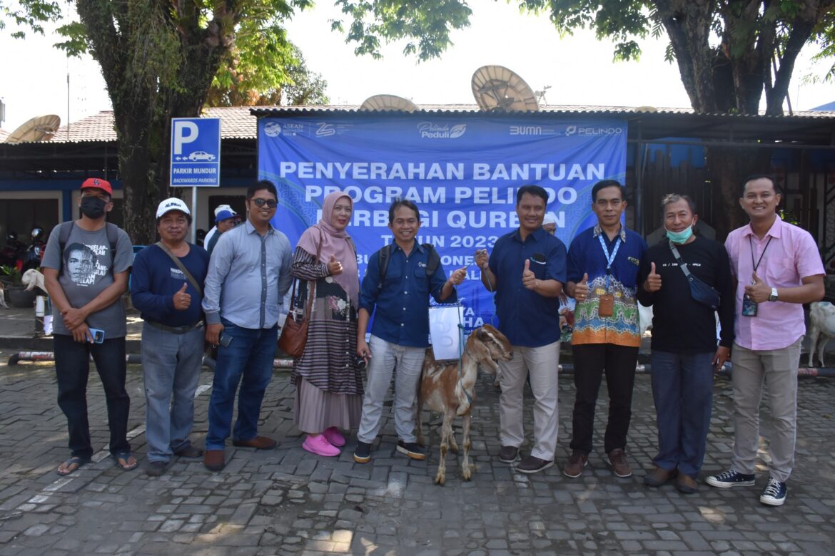 Pelindo Sub Regional Kalimantan menyerahkan hewan kurban (sapi dan kambing) di Momen Idul Adha 2023