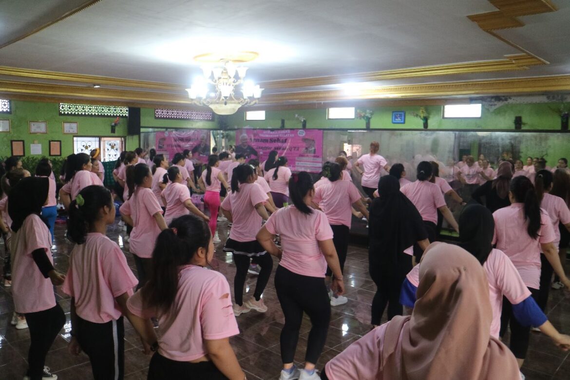 Srikandi Ganjar Kalimantan Selatan (Kalsel) merangkul perempuan milenial, dengan senam sehat (foto:istimewa)