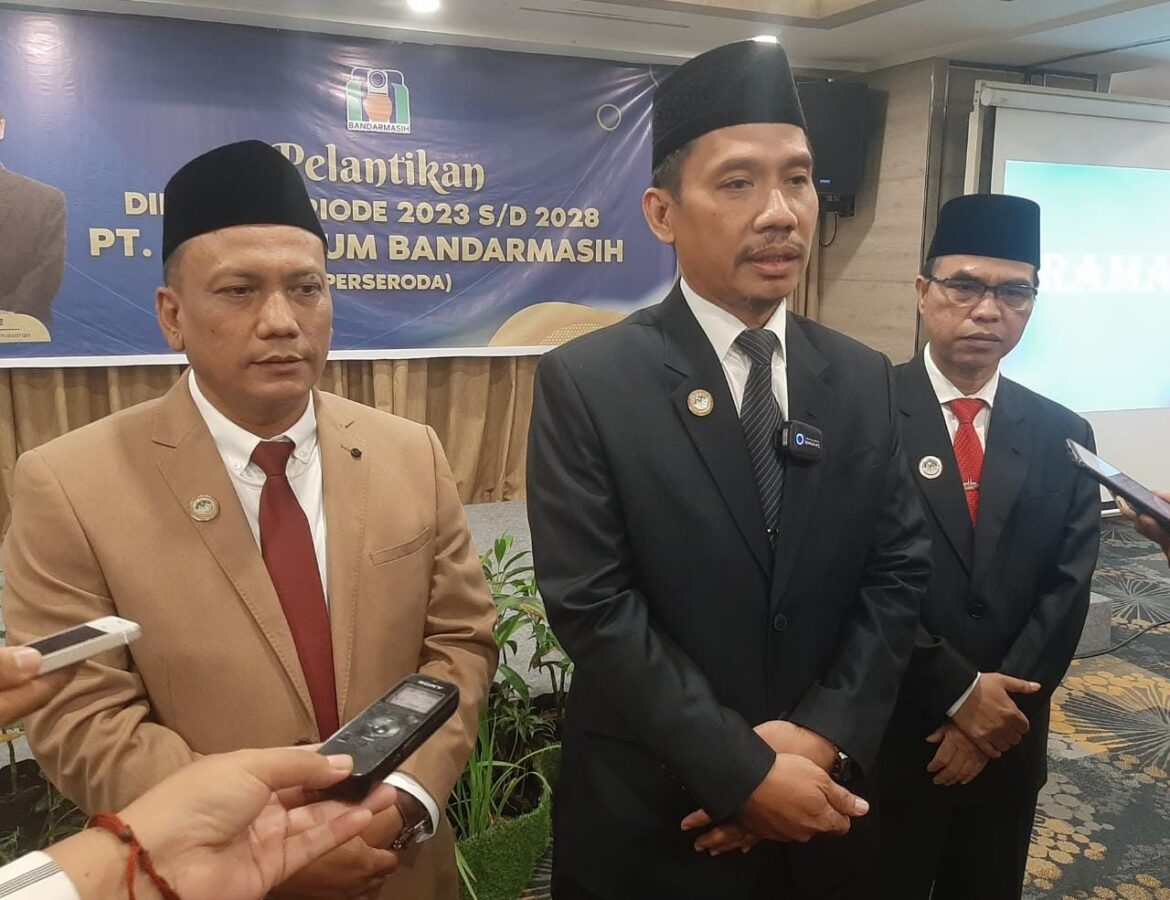 Direksi PAM Bandarmasih, mulai kiri Edwarsyah, M Ahdiyat dan Syahrani.