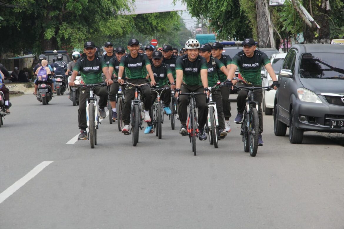 Kodim 1002/HST Gelar Olahraga Bersama Sambut HUT ke-65 Kodam IV Mulawarman