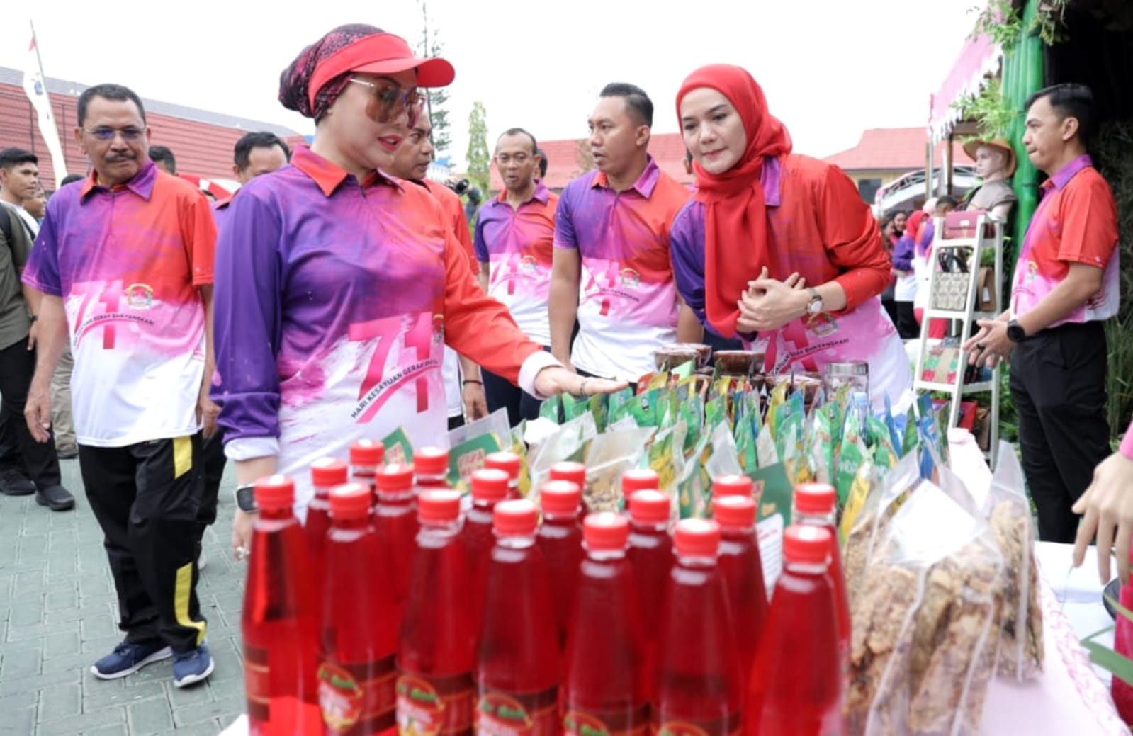 Bhayangkari Polda Kalsel promosikan produk lokal dalam Bazar UMKM (Usaha Mikro Kecil dan Menengah)