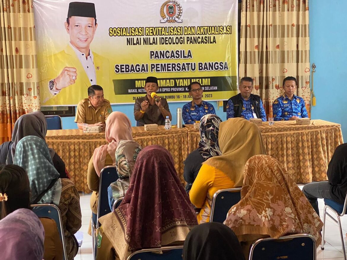 Wakil Ketua Komisi II DPRD Provinsi Kalsel Muhammad Yani Helmi karib disapa Paman Yani melaksanakan kegiatan Sosialisasi Revitalisasi dan Aktualisasi Nilai-nilai Ideologi Pancasila di Kantor Desa Manunggal Kecamatan Karang Bintang Kabupaten Tanbu.(foto : ist)