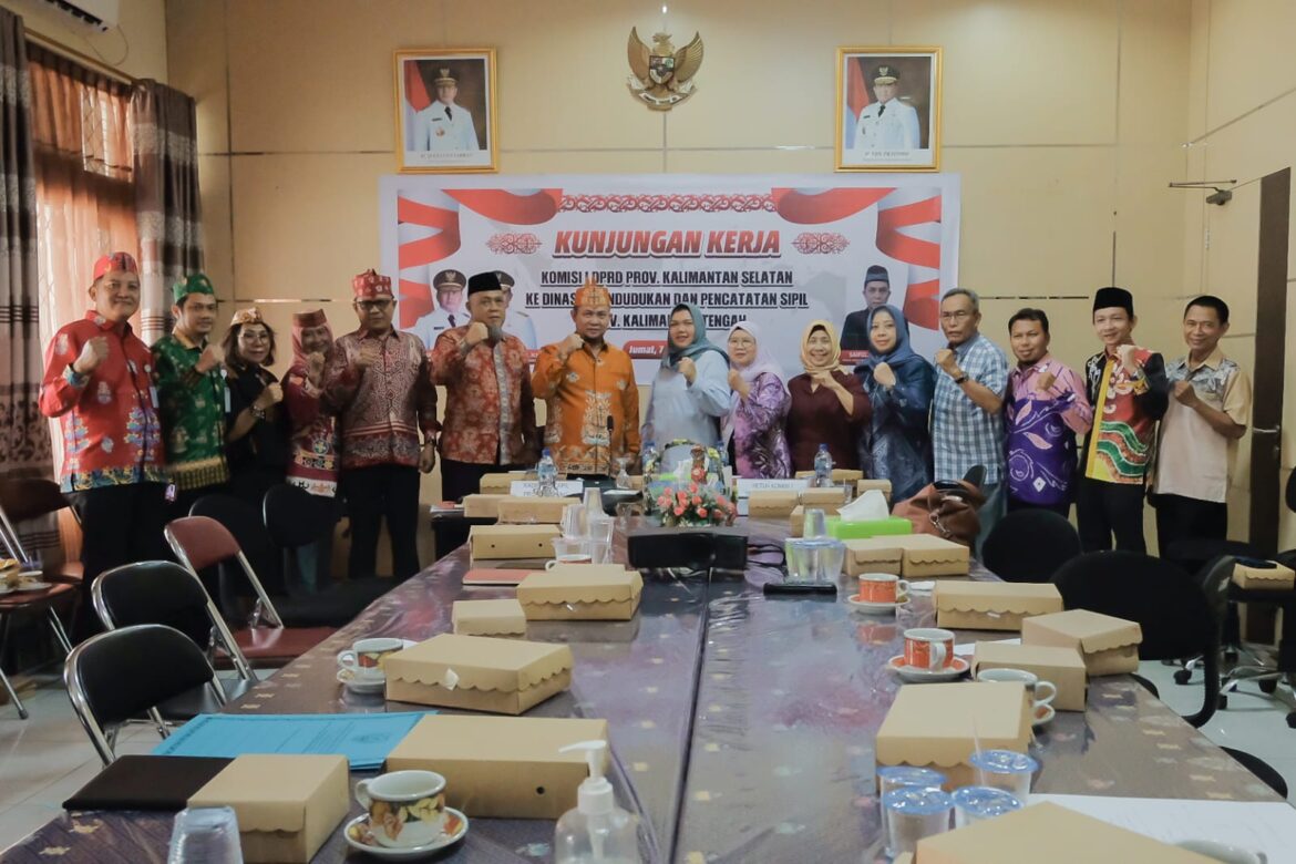 Rombongan Komisi I DPRD Provinsi Kalsel studi komparasi ke Disdukcapil Provinsi Kalteng di Kota Palangkaraya.(foto : humasdprdkalsel)