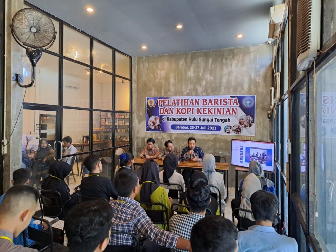 Puluhan pemuda di Kabupaten HST ikuti pelatihan kopi.(foto : yufanata/brt)