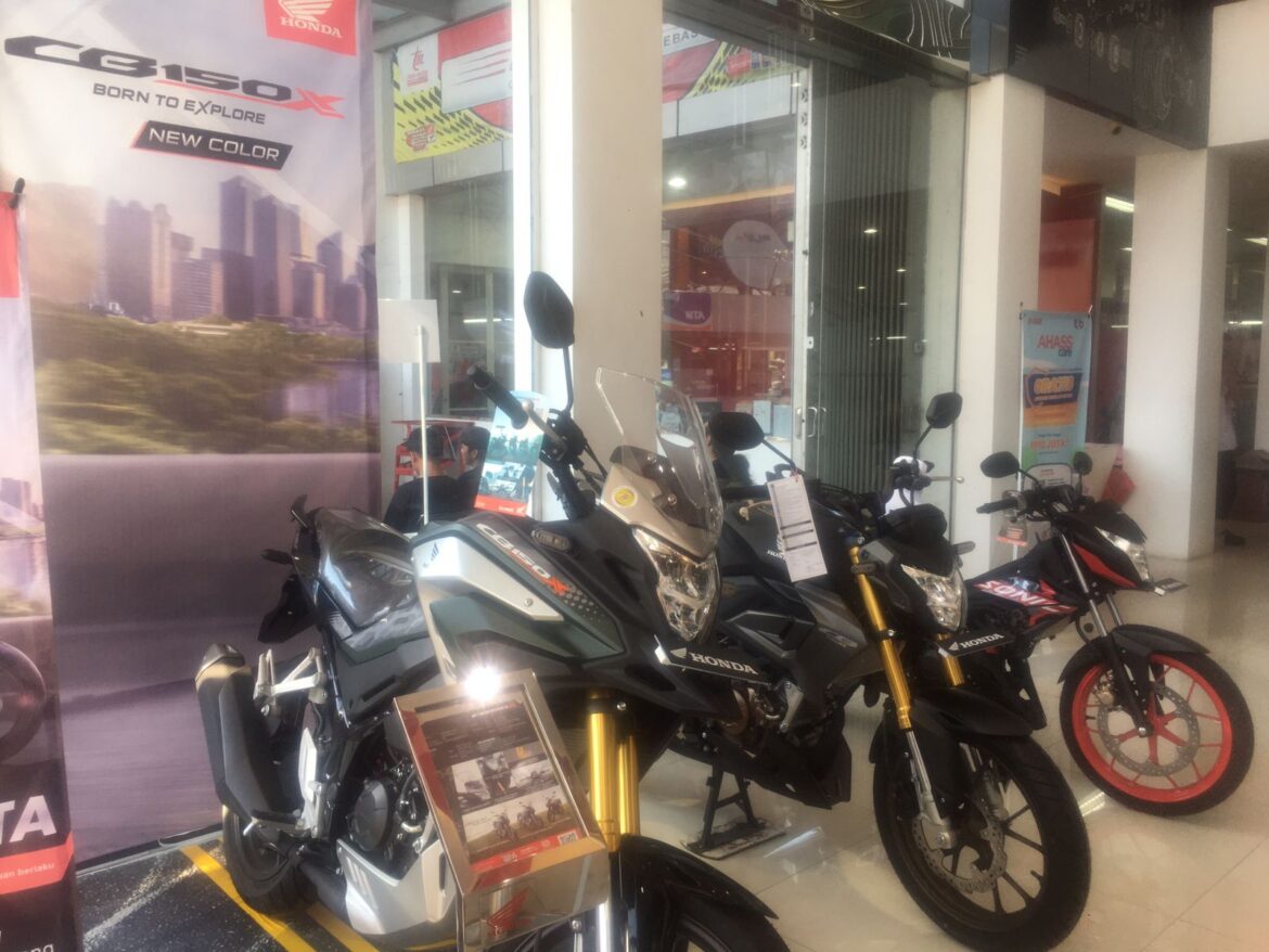 Memberikan diskon spektakuler untuk pelanggan setia