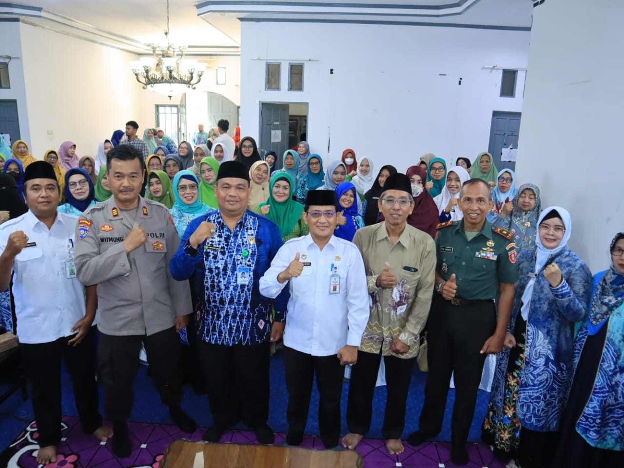 Foto bersama disela seminar 'dampak pernikahan  dini'.