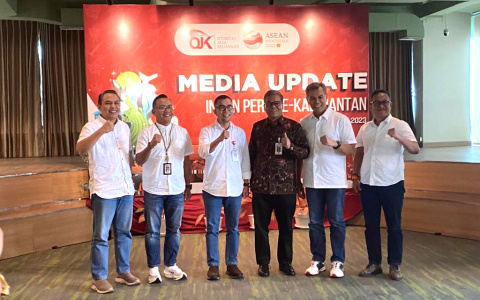 Kepala OJK Regional 9 Kalimantan Darmansyah, Direktur Pengawasan LJK Kantor Regional 9 Kalimantan Ahimsa, Kepala OJK Kalteng Otto Fitriandy, Kepala OJK Kalbar Maulana Yasin, Kepala OJK Kaltim Made Yoga Sudharma, Deputi Perencanaan, Pengembangan, Evaluasi Literasi dan Edukasi Keuangan Yulianta