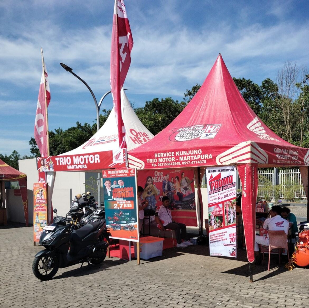 Stand untuk memperkenalkan produk unggulan ke calon mahasiswa baru