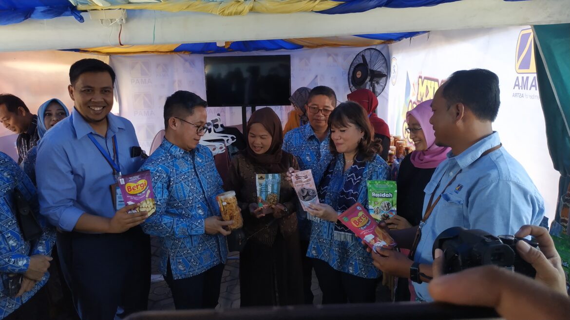 Tampak Ketum DPN APINDO, Shinta Widjaja Kamdani didampingi Ketua DPP APINDO Kalsel, Dr Supriadi, S.PD MM (foto:istimewa)