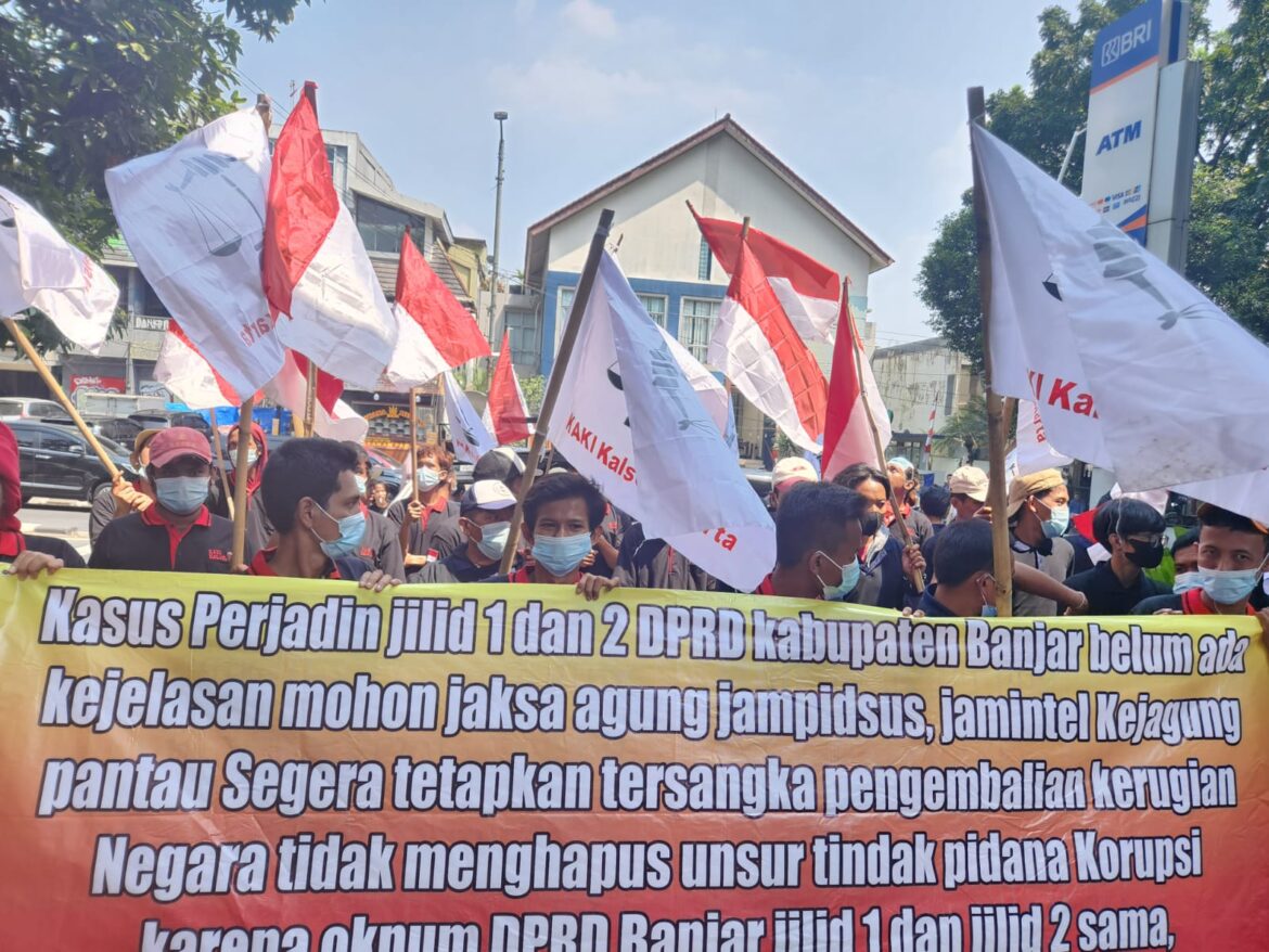 Aksi LSM Kaki Kalsel