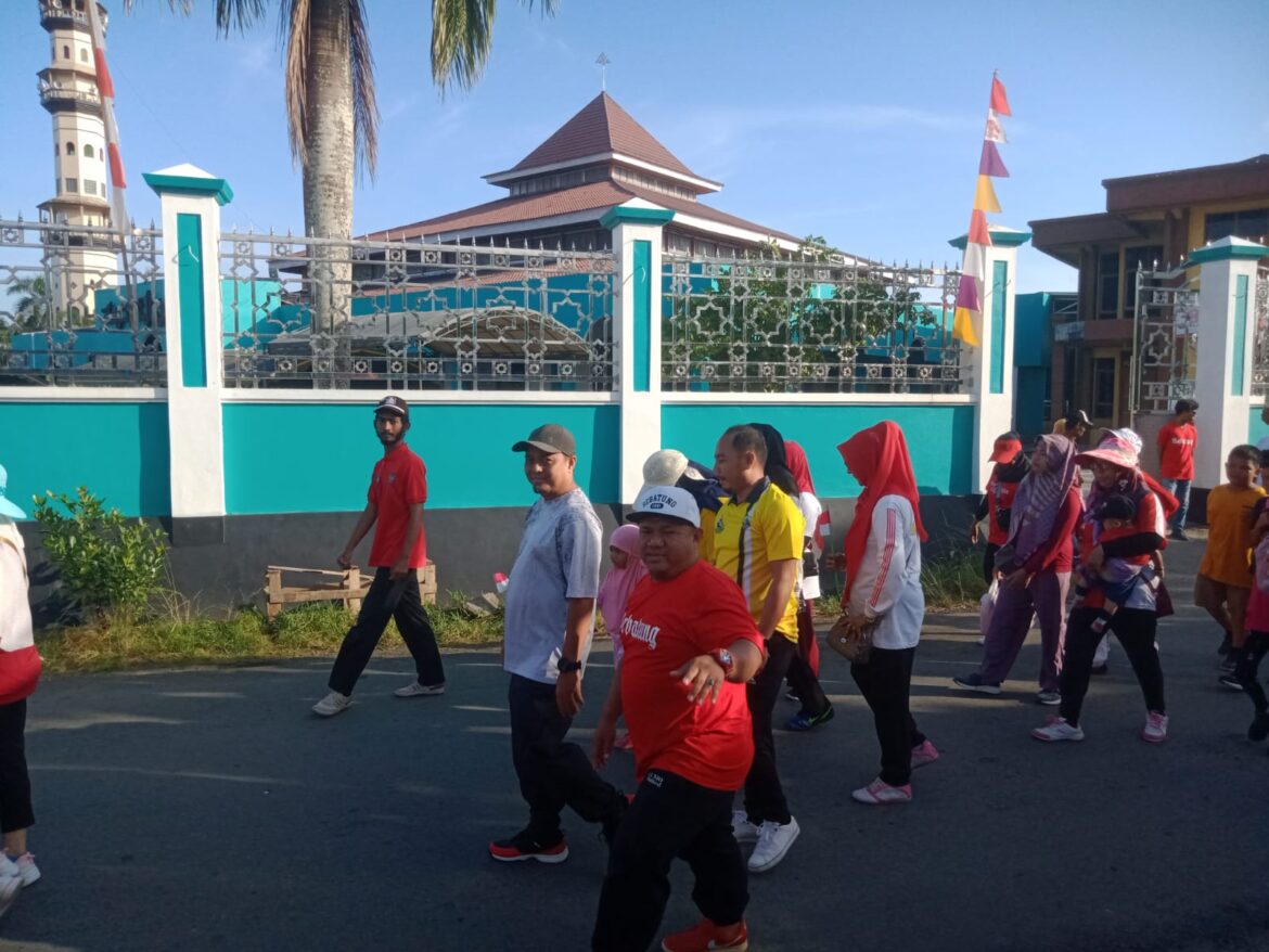 Desa Sebatung Gelar Jalan Sehat Dalam Rangka Peringatan HUT RI Ke-78.