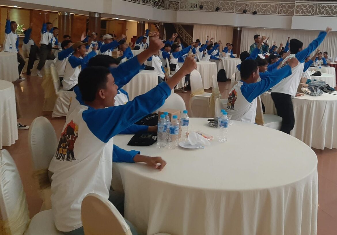 Teriakan semangat remaja tolak tawuran dan penyalahgunaan narkoba di Green Cafe, Minggu (27/8/2023).