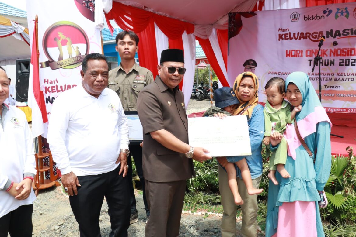 Pj Bupati Batola Mujiyat bersama Forum Anak Daerah (FAD) periode 2022-2023 dan Duta Genre periode 2023-2025