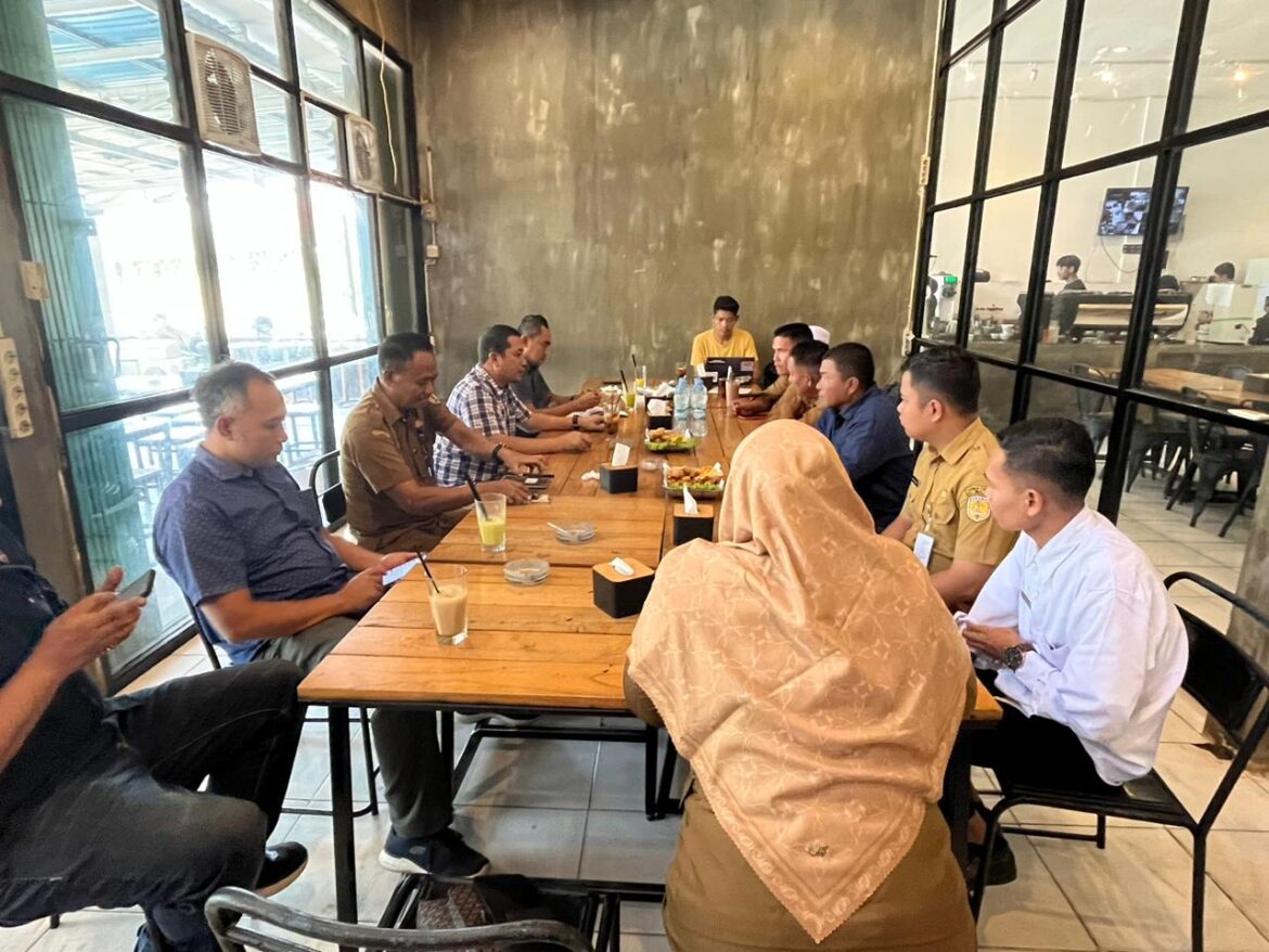 Polda Kalsel bersama Polres HST menggelar diskusi santai di Hero Cafe Barabai membahas antisipasi illegal fishing dan cegah konflik antar nelayan di Kabupaten HST.(foto : ist)