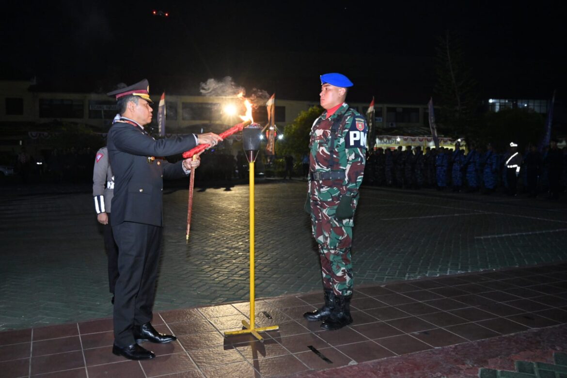 Kapolda Kalsel Irjen Pol Andi Rian Djajadi, memimpin dengan khidmat upacara Taptu (Foto Istimewa)
