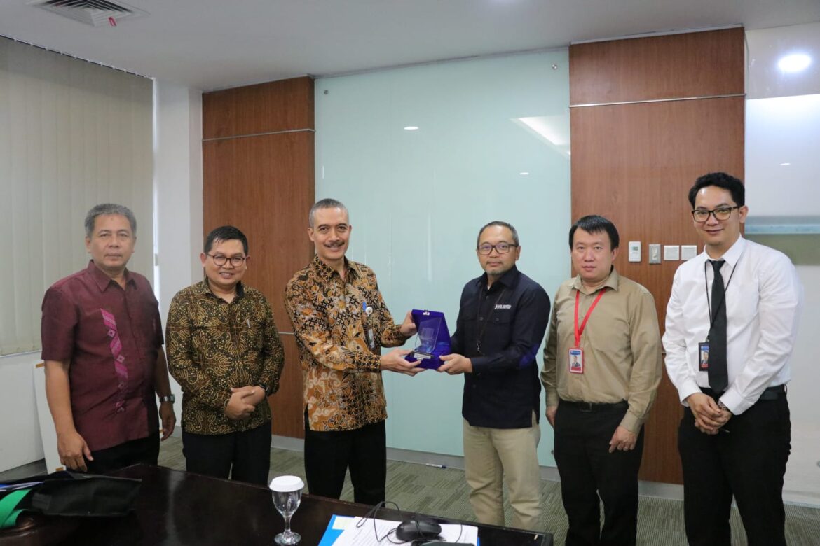 Perpusnas RI memberikan predikat A (sangat baik) atas penilaian re-akreditasi terhadap perpustakaan BI Kalsel (foto:Istimewa)