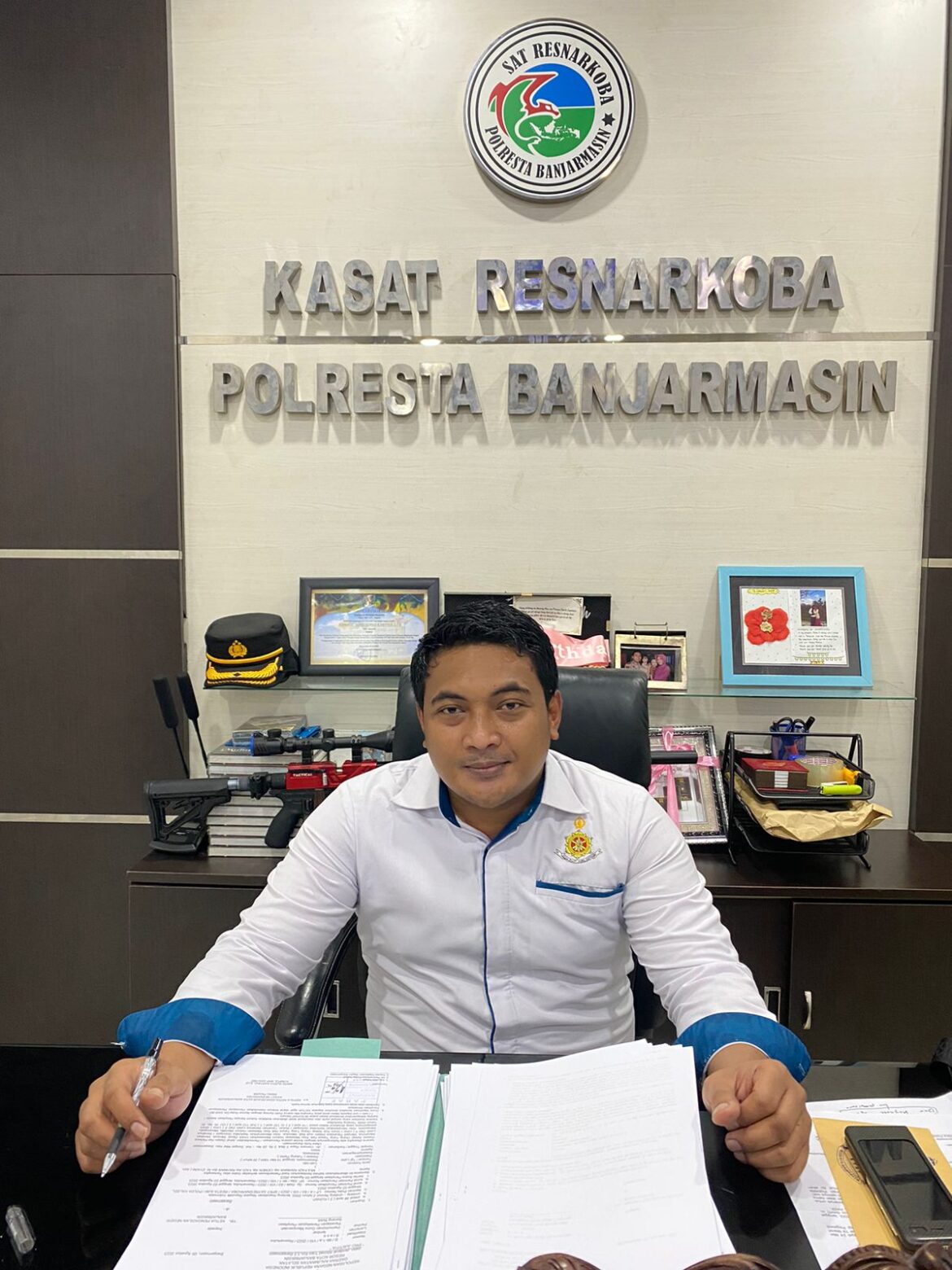 KASAT NARKOBA - Kompol Mars Suryo Kartiko selaku Kasat Narkoba Polresta Banjarmasin saat menerangkan Pencanangan Kampung Bebas Narkoba, Selasa (8/8/2023). foto