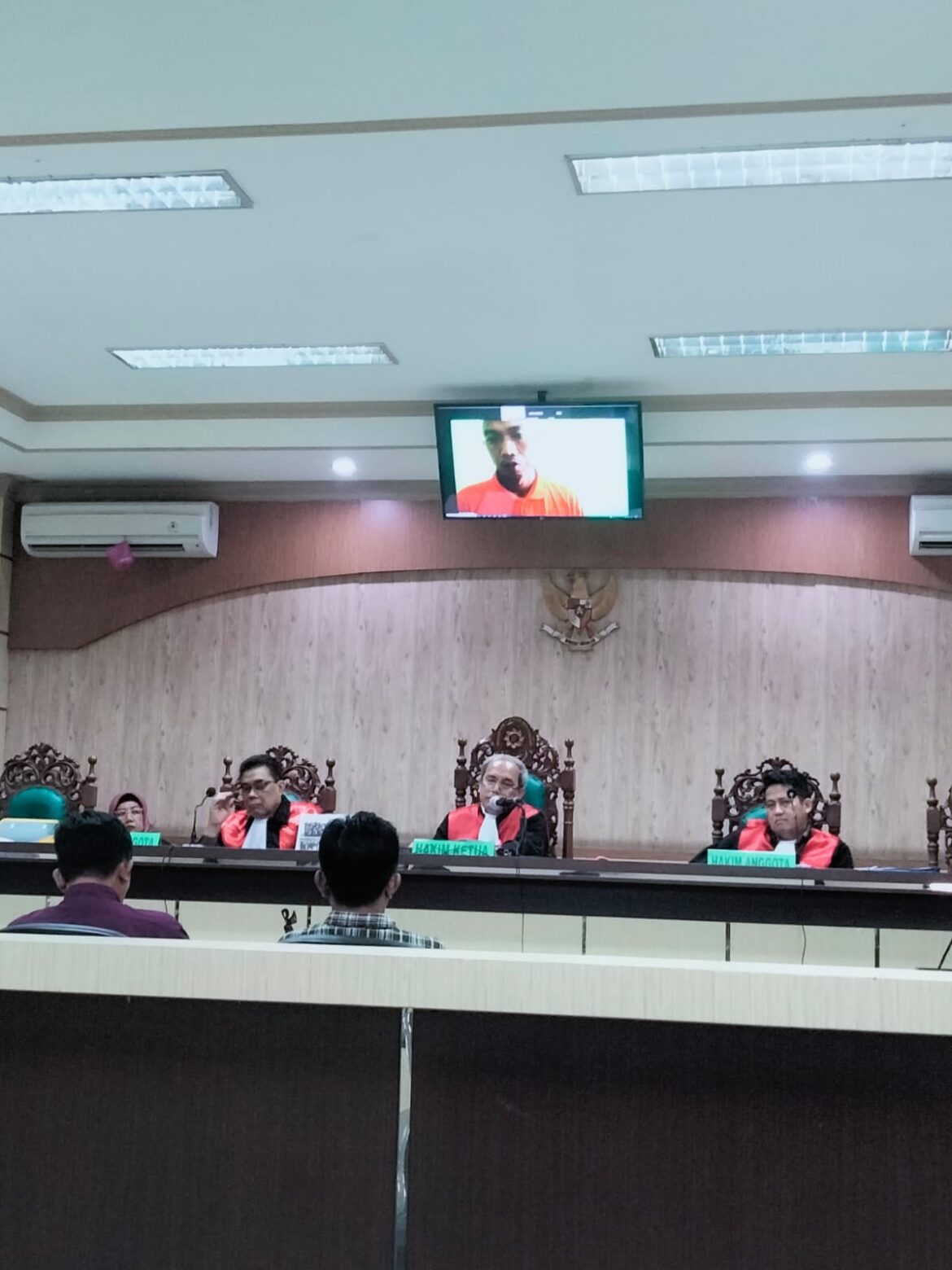 Terdakwa Yana Mulyana yang merupakan rekanan SMAN 1 Jorong ikut terseret dalam korupsi pengelolaan dana BOS.