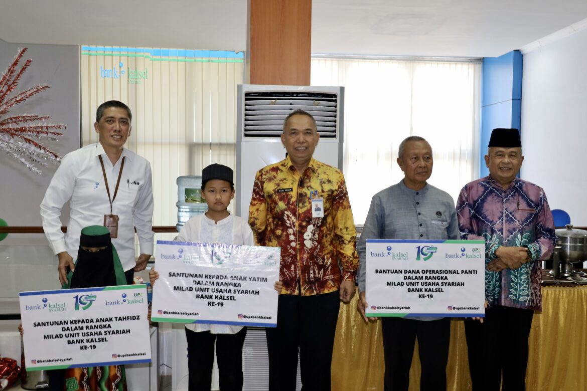 Milad ke-19 Tahun Bank Kalsel Syariah yang turut juga pemberian bantuan operasional kepada panti asuhan, anak panti, dan tahfidz Qur'an (foto:bank kalsel)