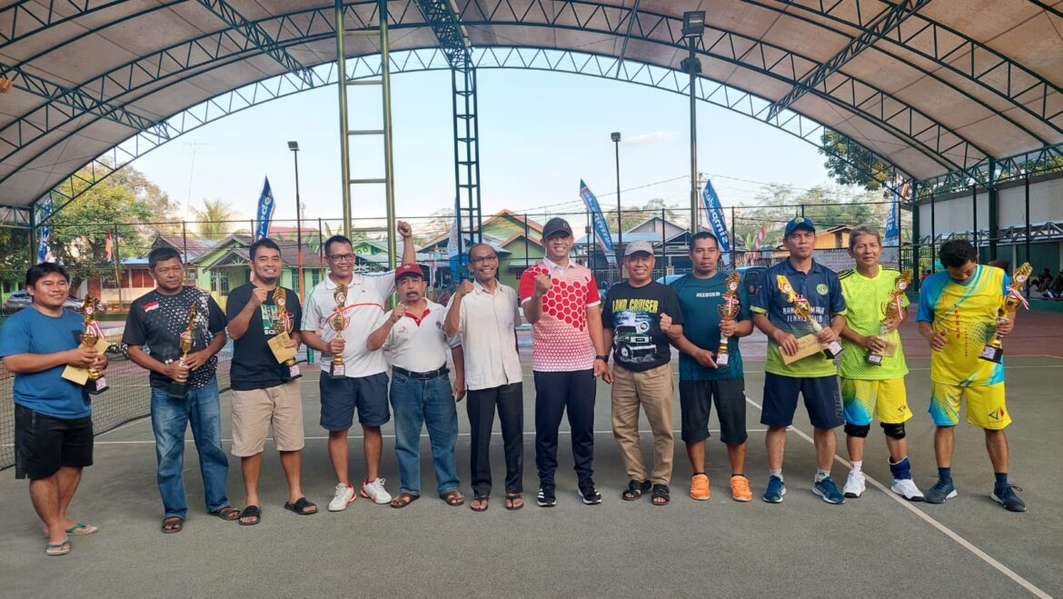 Dandim bersama Para Juara Tenis