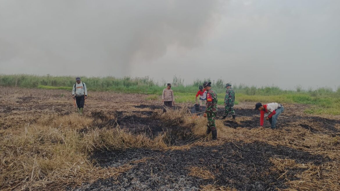 Aparat Gabungan TNI-Polri, BPBD HST, Manggala Agni, Relawan dan masyarakat melaksanakan patroli cegah karhutla