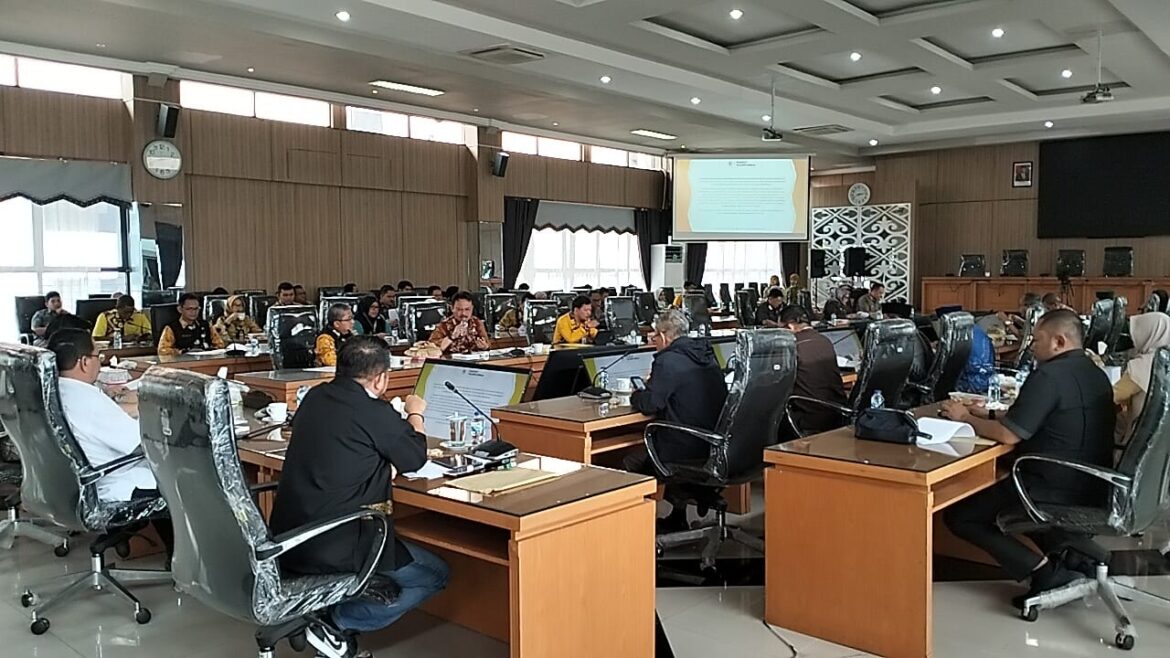 Rapat pembahasan RAPBD Provinsi Kalsel Tahun Anggaran 2023 oleh Banggar DPRD Provinsi Kalsel bersama TAPD Provinsi Kalsel pekan tadi.(foto : ist)