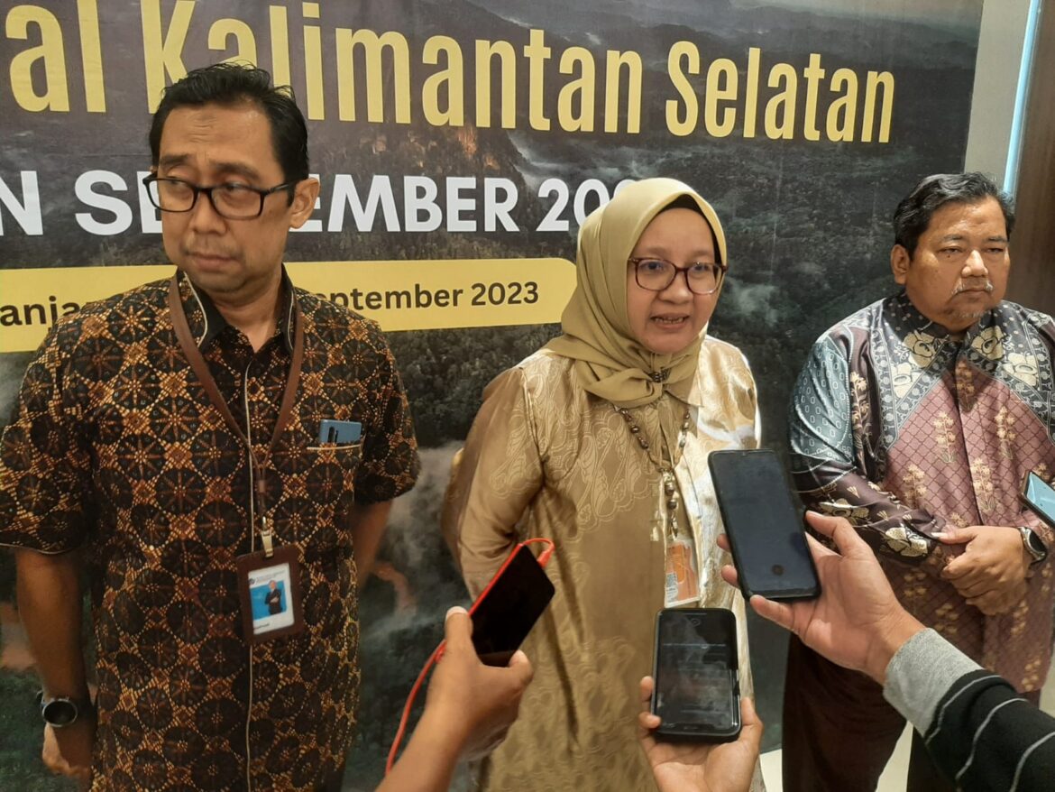 Wakil Menteri Keuangan Republik Indonesia, Suasaha Nazara didampingi Kepala Kementrian Keuangan Kanwil DJPb Provinsi Kalimantan Selatan (Kalsel), Syafriadi.