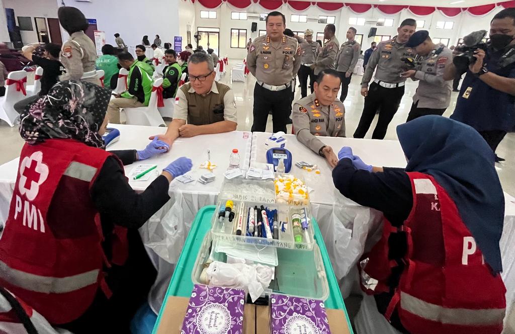 Kapolda Kalsel Irjen Pol Andi Rian R Djajadi Melakukan Cek Kesehatan