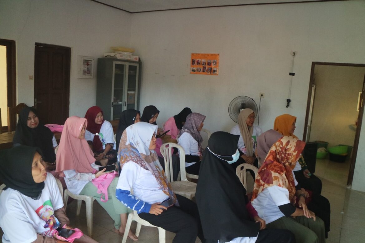 Srikandi Ganjar menggelar pelatihan Public Speaking untuk para milenial perempuan (foto:istimewa)