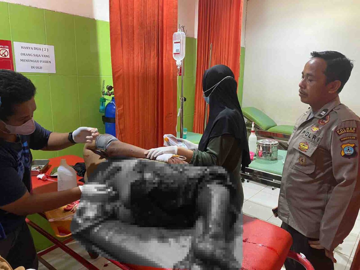 Warga Satui Bersimbah Darah Dibacok Tukang Bakso  