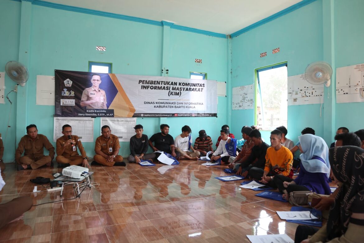 Dinas Kominfo Kabupaten Barito Kuala (Batola) membentuk Komunitas Informasi Masyarakat (KIM) di Desa Patih Selera Kecamatan Belawang dan Desa Bagus