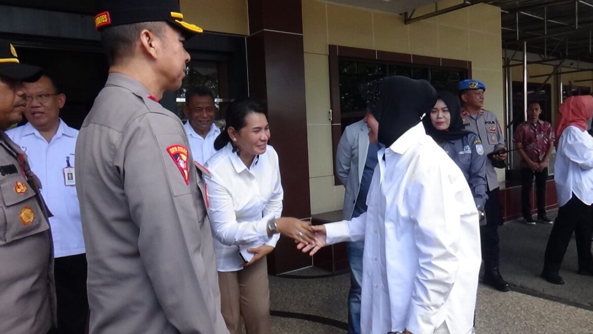 Mensos RI, Tri Rismaharini ketika berada di Polres Banjar, Kota Martapura, Kamis (21/09/2023).(foto: ist)