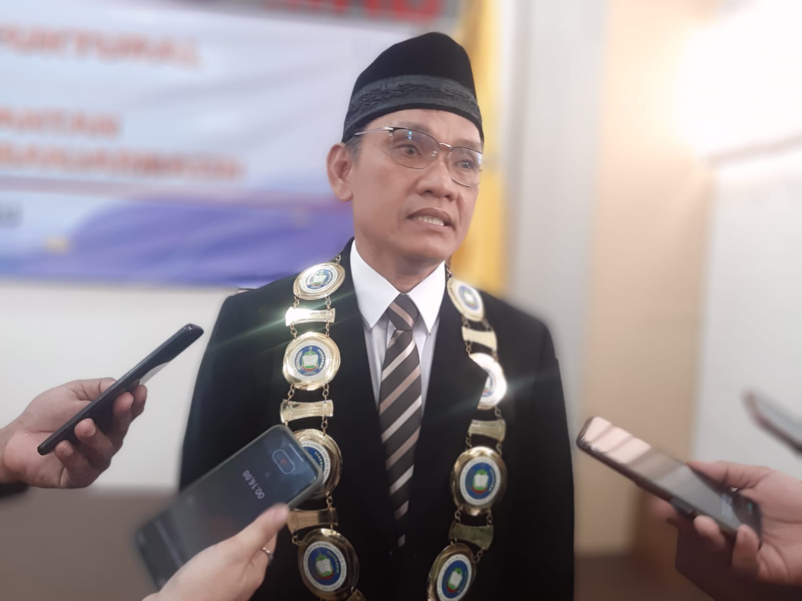 Dekan FKIP Uniska Dr Hengki SS, M,Pd