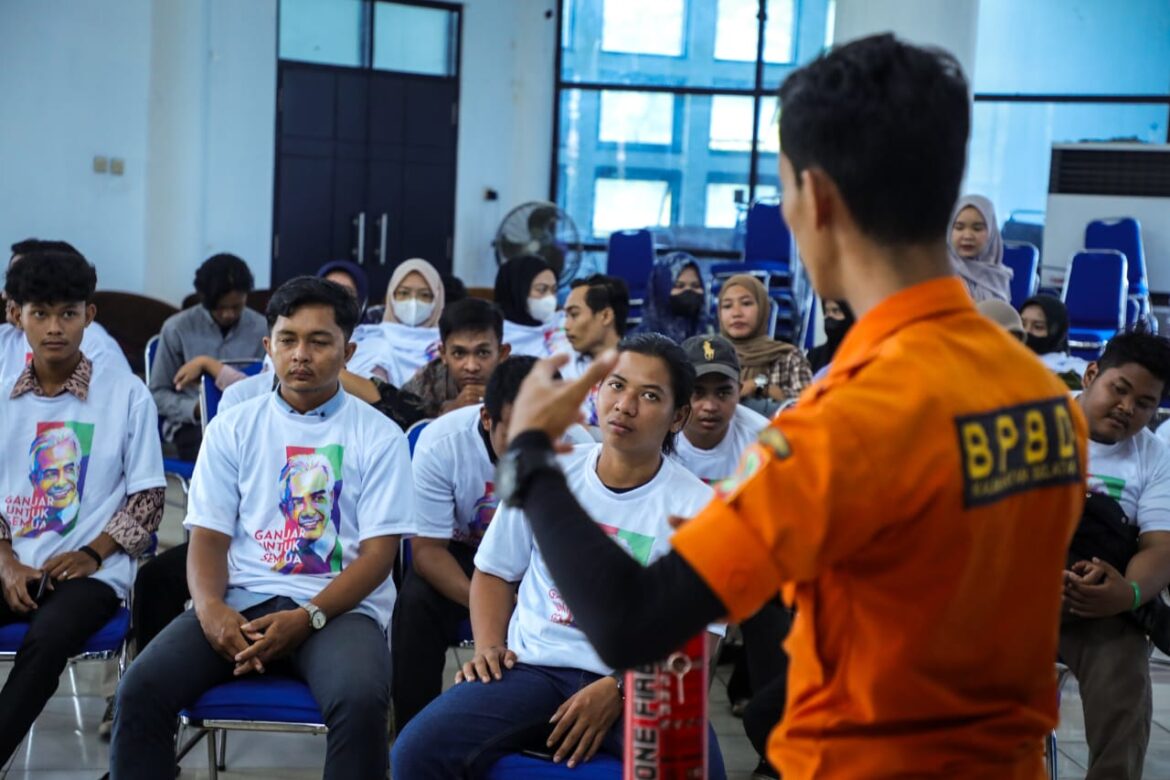 Pelatihan penanganan dan pencegahan kebakaran di Aula KNPI Kalsel (foto:istimewa)