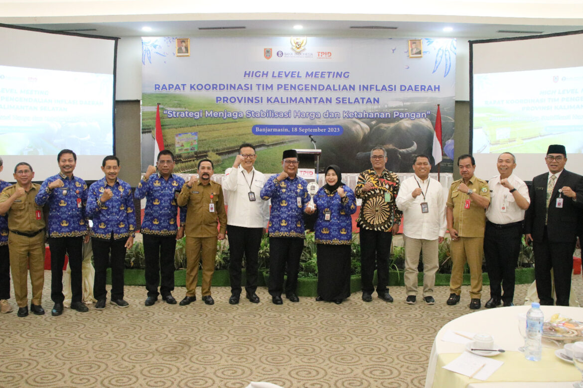Gubernur Kalsel H Sahbirin Noor dan Kepala BI Kalsel Wahyu Pratomo, serta jajaran Forkopimda Kalsel (foto:istimewa)