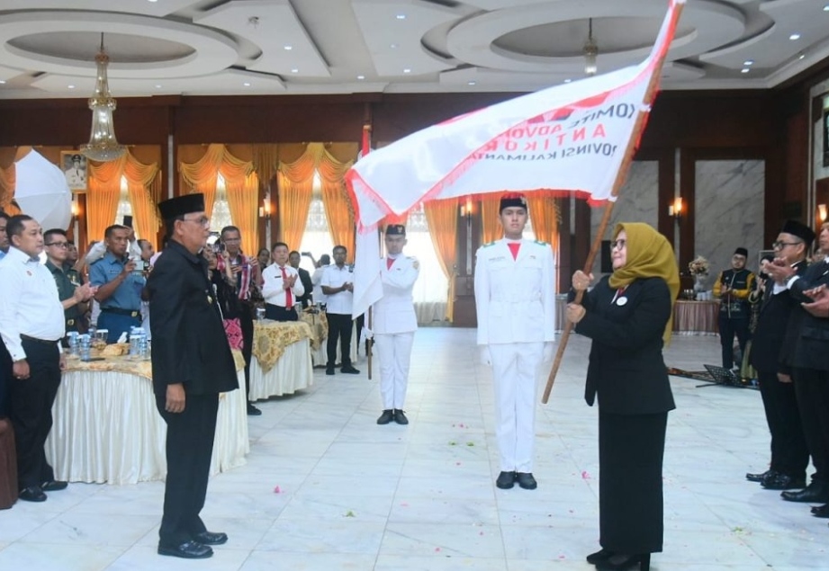 Ketua Kadin Kalsel, Shinta Laksmi Dewi, Dikukuhkan Gubernur Kalsel H Sahbirin Noor, Menjadi Ketua KAD Anti Korupsi Kalsel