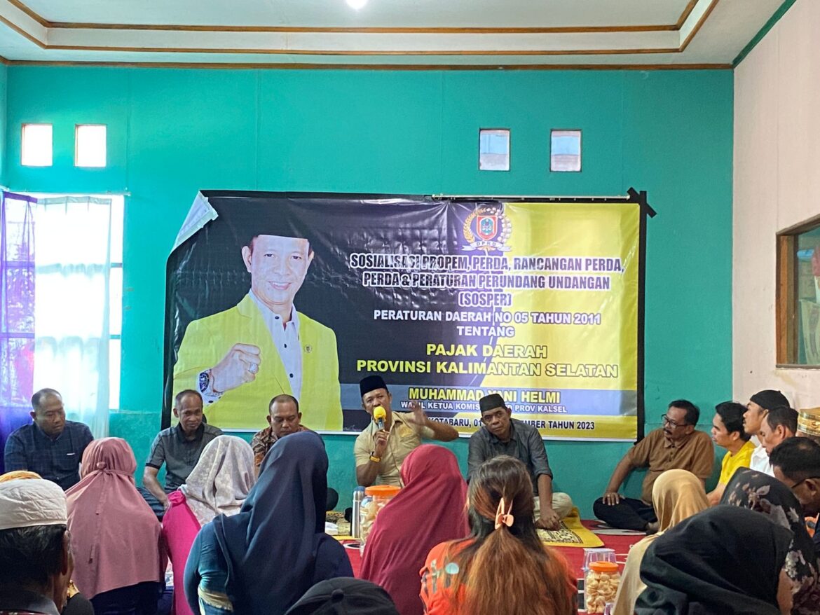 Wakil Ketua Komisi II DPRD Provinsi Kalsel Muhammad Yani Helmi menggelar Sosialisasi Perda Kalsel Nomor 05 Tahun 2011 tentang Pajak Daerah Kalsel bertempat di Desa Semayap Kecamatan Pulau Laut Utara Kabupaten Kotabaru.(foto : ist)