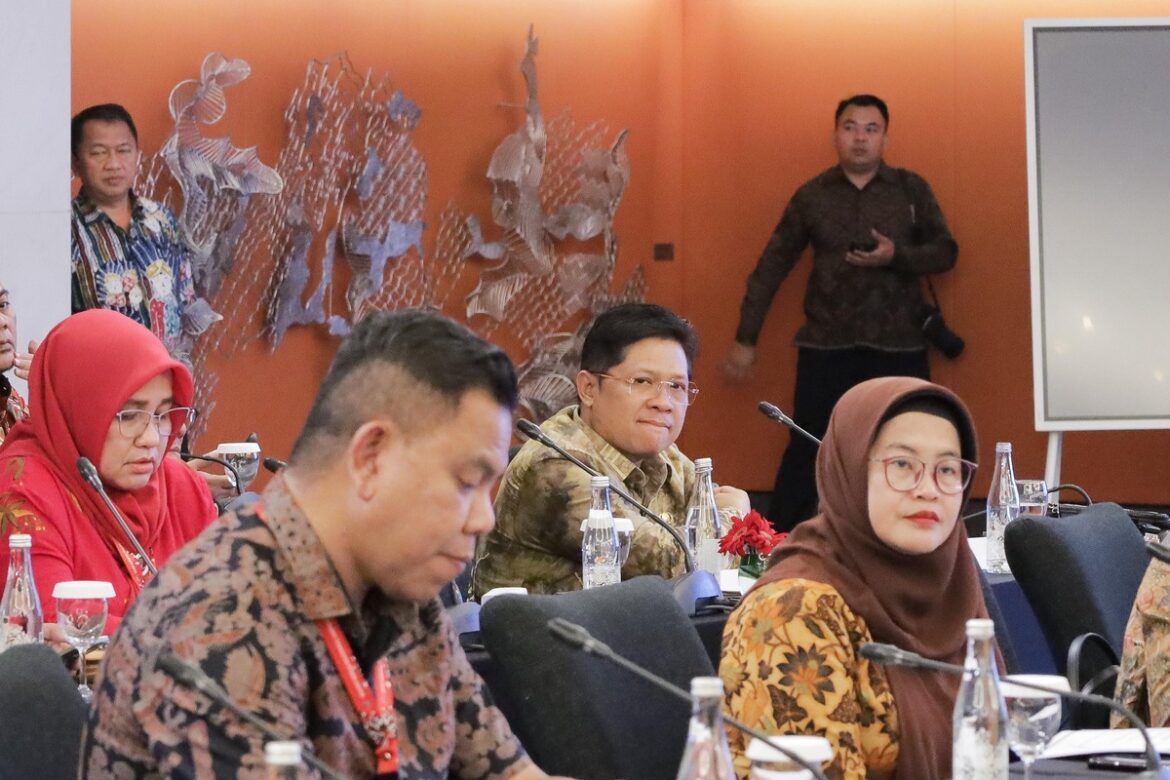 Sekretaris DPRD Provinsi Kalsel Muhammad Jaini, SE, MAP saat menghadiri Rakernas Forum ADPSI dan ASDEPSI di Jasmine Ballroom Hotel Pullman Bandung Kota Bandung Jabar.(foto : humasdprdkalsel)