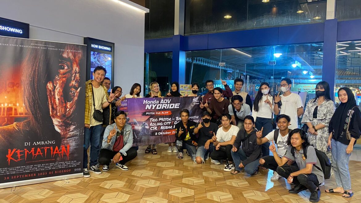 Sekitar 25 orang anggota Komunitas ADV antusias menonton film horror berjudul ‘Di Ambang Kematian’ Misteri Dua Alam (foto:istimewa)