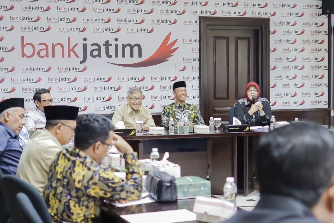 Rombongan Komisi II DPRD Provinsi Kalsel studi komparasi ke Bank Jatim pelajari modal inti hingga KUB.(foto : humasdprdkalsel)