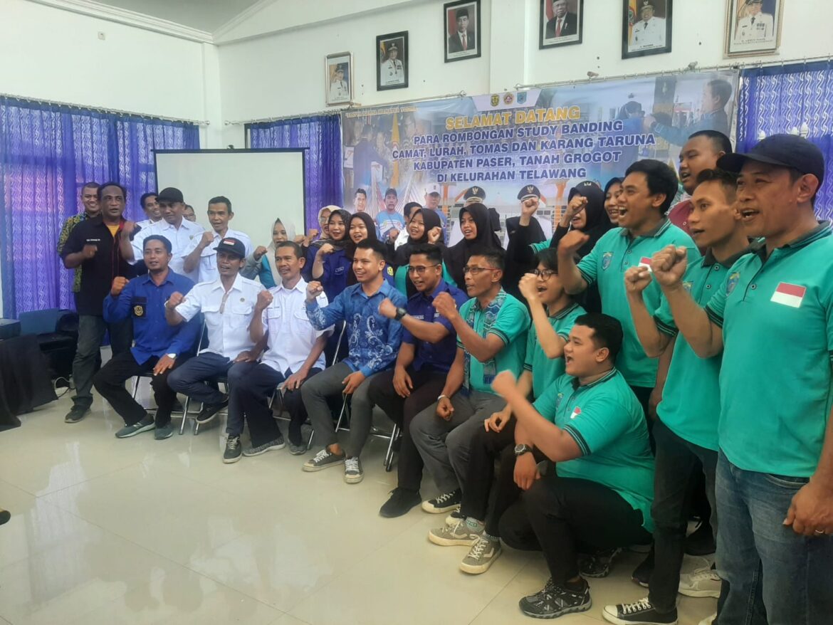 Karang Taruna Kota Banjarmasin dan Karang Taruna Paser, Kaltim pertemuan di Kantor Kelurahan Telawang, Rabu (18/10/2023).
