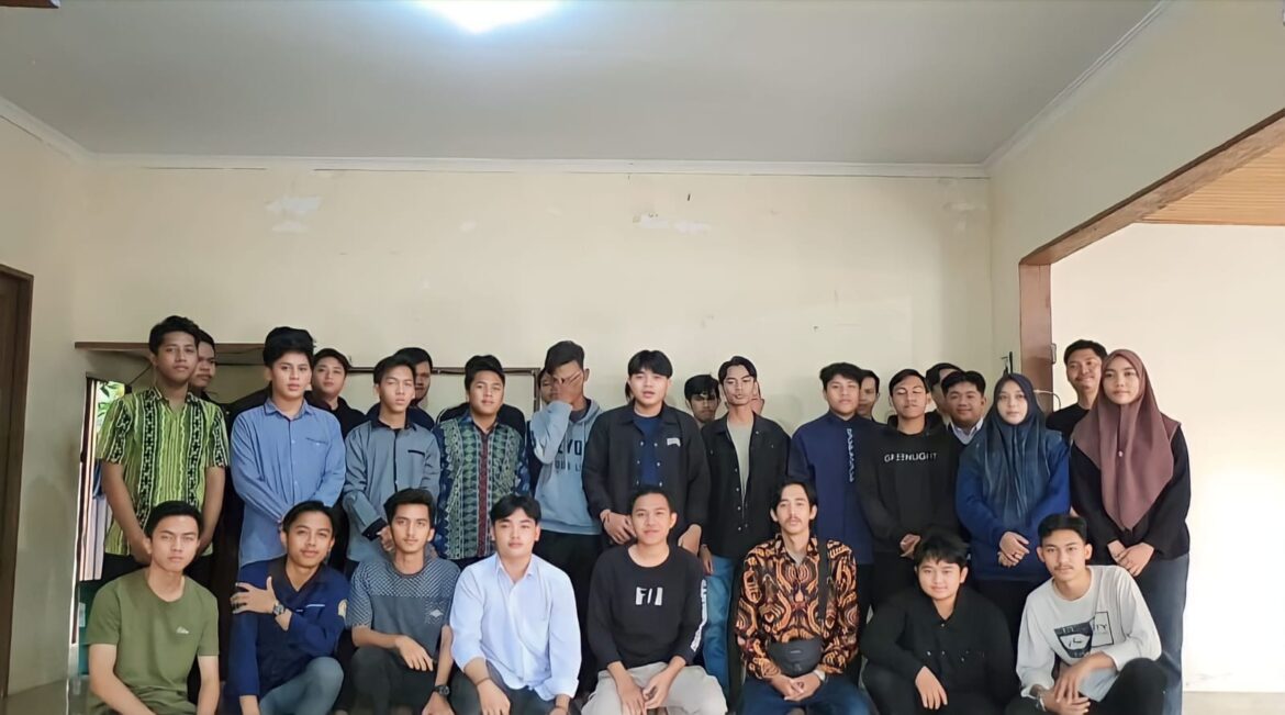 Para pegiat musik panting menyatakan dukungan ke Gibran Rakabuming Raka.(foto : yufanata/brt)