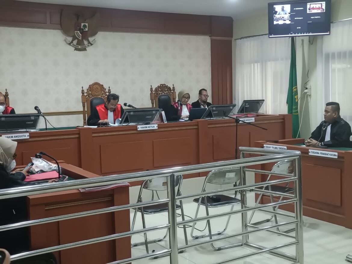 JALANNYA Persidangan dengan terdakwa Novarien di PN Banjarmasin foto : (Mercy)