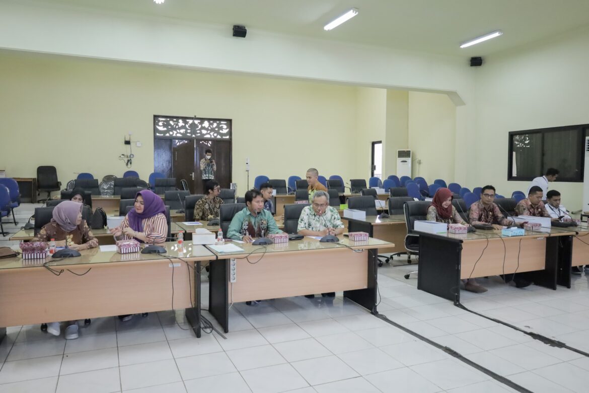 Rombongan Komisi I DPRD Provinsi Kalsel melakukan pemantauan perkembangan persiapan pelaksanaan Pemilu 2024 di Kabupaten HST.(foto : humasdprdkalsel)