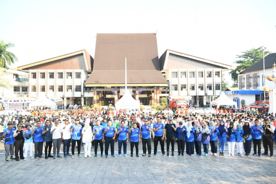 Wakil Wali Kota Banjarmasin, Arifin Noor, bersama jajaran ASN Pemkot Banjarmasin dan ratusan pemuda Banjarmasin.