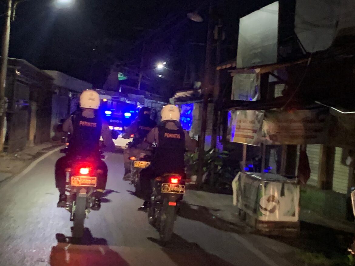 PATROLI KAMTIBMAS - Antisipasi gangguan keamanan Polresta Banjarmasin menggelar patroli di kawasan Banjarmasin Tengah dan Barat, Rabu (25/10/23) malam. (foto:ist)